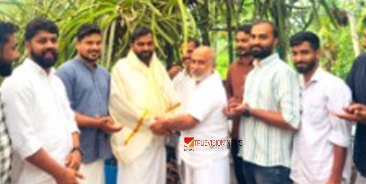 ജൈവകൃഷിയിൽ മാതൃകയായ മഠത്തിൽ റഫീഖിനെ യൂത്ത് ലീഗ് ആദരിച്ചു