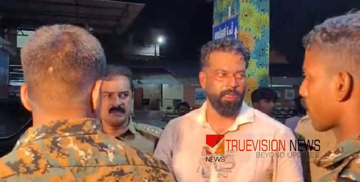 ചിക്കൻ പോക്സ് ബാധിതനെന്ന് സുഗതൻ, ഭാര്യയെയും മകനെയും പോലീസ് അടിച്ചെന്ന് ആരോപണം; വധശ്രമക്കേസ് പ്രതിയായ ബിജെപി കൗൺസിലറുടെ അറസ്റ്റിനിടെ നാടകീയ രംഗങ്ങൾ 