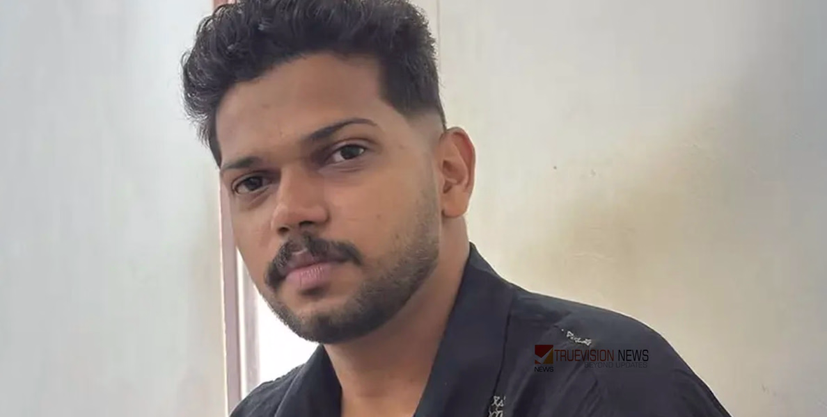 സ്വന്തം ജീവൻ നോക്കാതെ ചാടി..: പതങ്കയം വെള്ളച്ചാട്ടത്തിൽ ഒഴുക്കിൽപ്പെട്ടവരെ രക്ഷിക്കുന്നതിനിടെ   കാണാതായ ഷിബ്‌ലിക്കായുള്ള തെരച്ചിൽ ഇന്നും തുടരും 