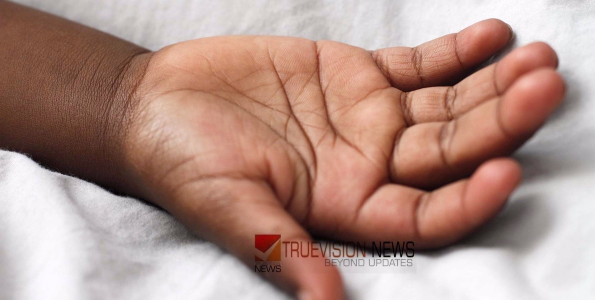 പത്താംനിലയിലെ ബാൽക്കണിയിൽ നിന്ന് വീണ് അഞ്ചുവയസുകാരിക്ക് ദാരുണാന്ത്യം