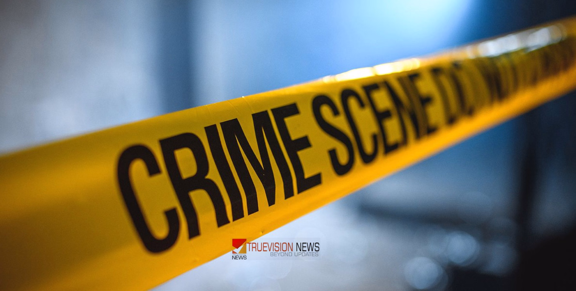 അടിമുടി ദുരൂഹത; വീട്ടമ്മ വെട്ടേറ്റ് മരിച്ച നിലയിൽ, കൈയ്ക്ക് പരിക്കേറ്റ നിലയിൽ ഭർത്താവ് ആശുപത്രിയിൽ