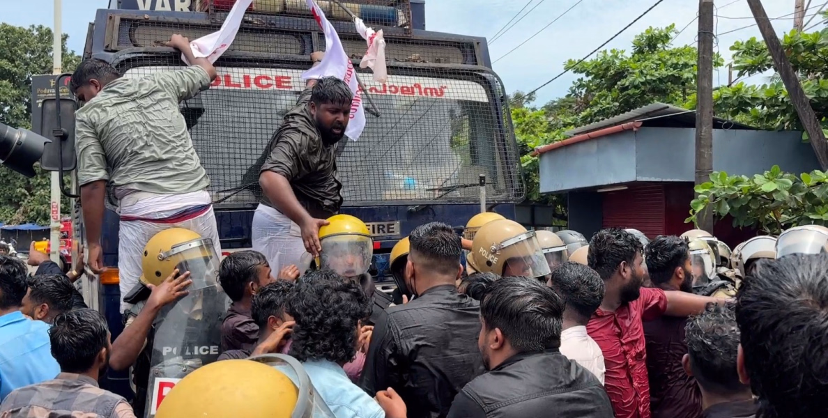 കണ്ണൂരിൽ SFI മാർച്ചിൽ സംഘർഷം; 3 തവണ ജലപീരങ്കി പ്രയോഗിച്ചു 