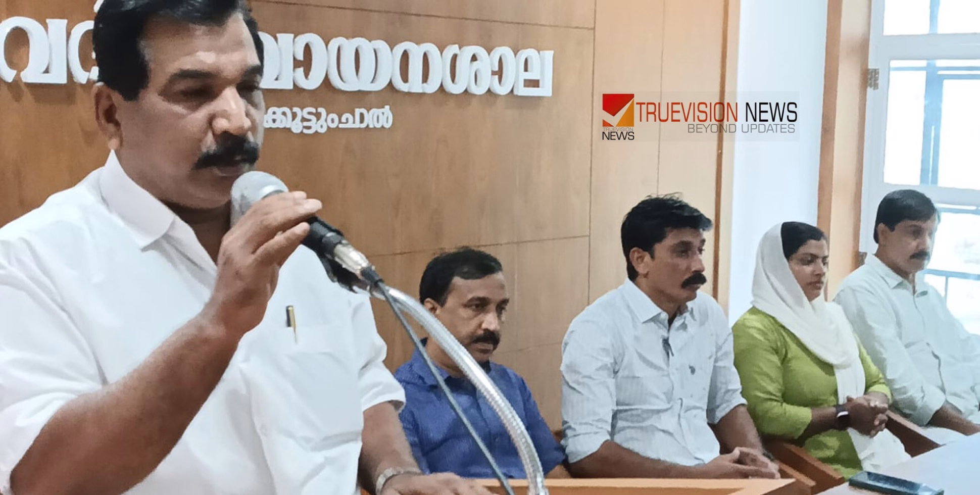 തൂഫാനൊപ്പം തണലായി കുഞ്ഞു കൈകളുടെ വരകൾ ലഹരിക്കെതിരെ ചിത്രരചന മത്സരം ആവേശമായി